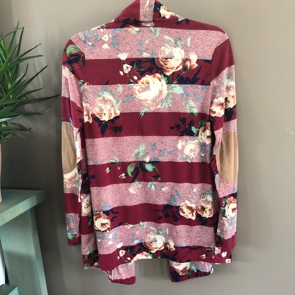 ♨️Cardigans/Shalls♨️ Striped Floral Cardigan🌼 - Picture 3 of 5